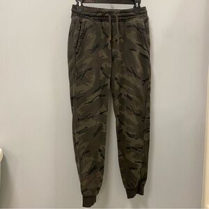 Old Navy mens Camo joggers size small
